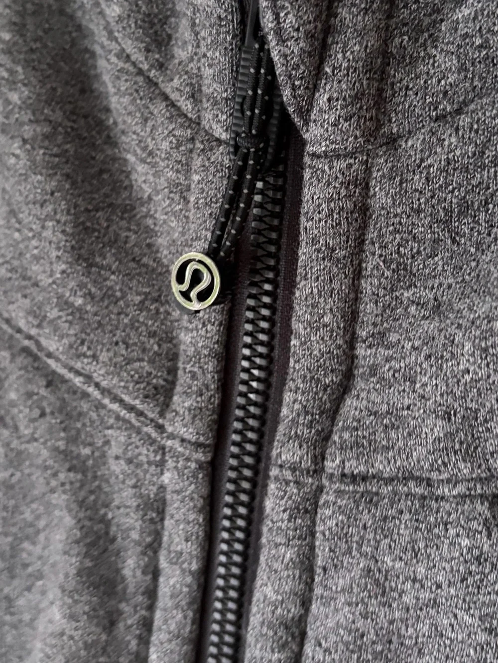 34. Size XS LULULEMON Heathered Grey Zip Up Scuba Hoodie